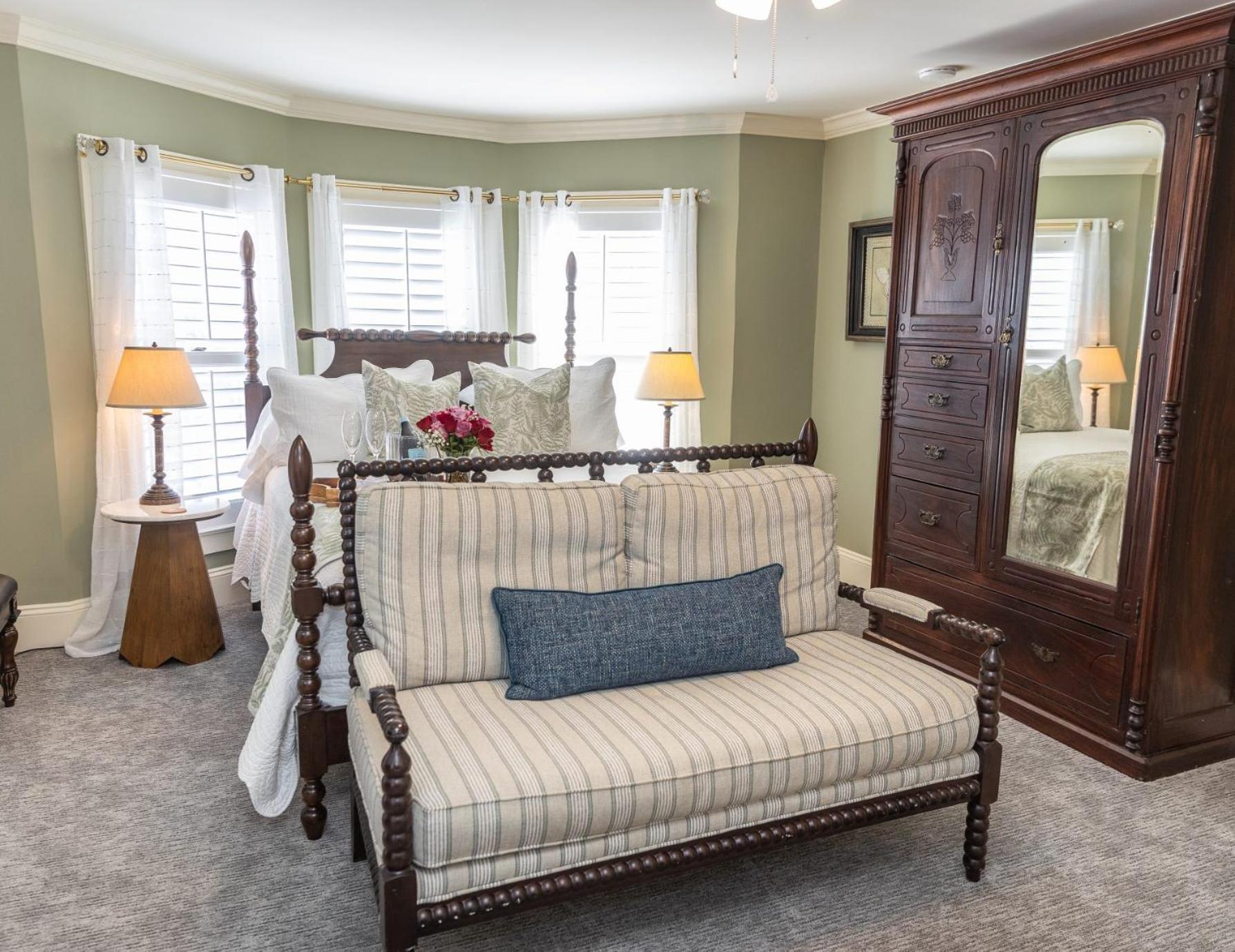 White Doe Inn Bed & Breakfast Manteo Exterior photo
