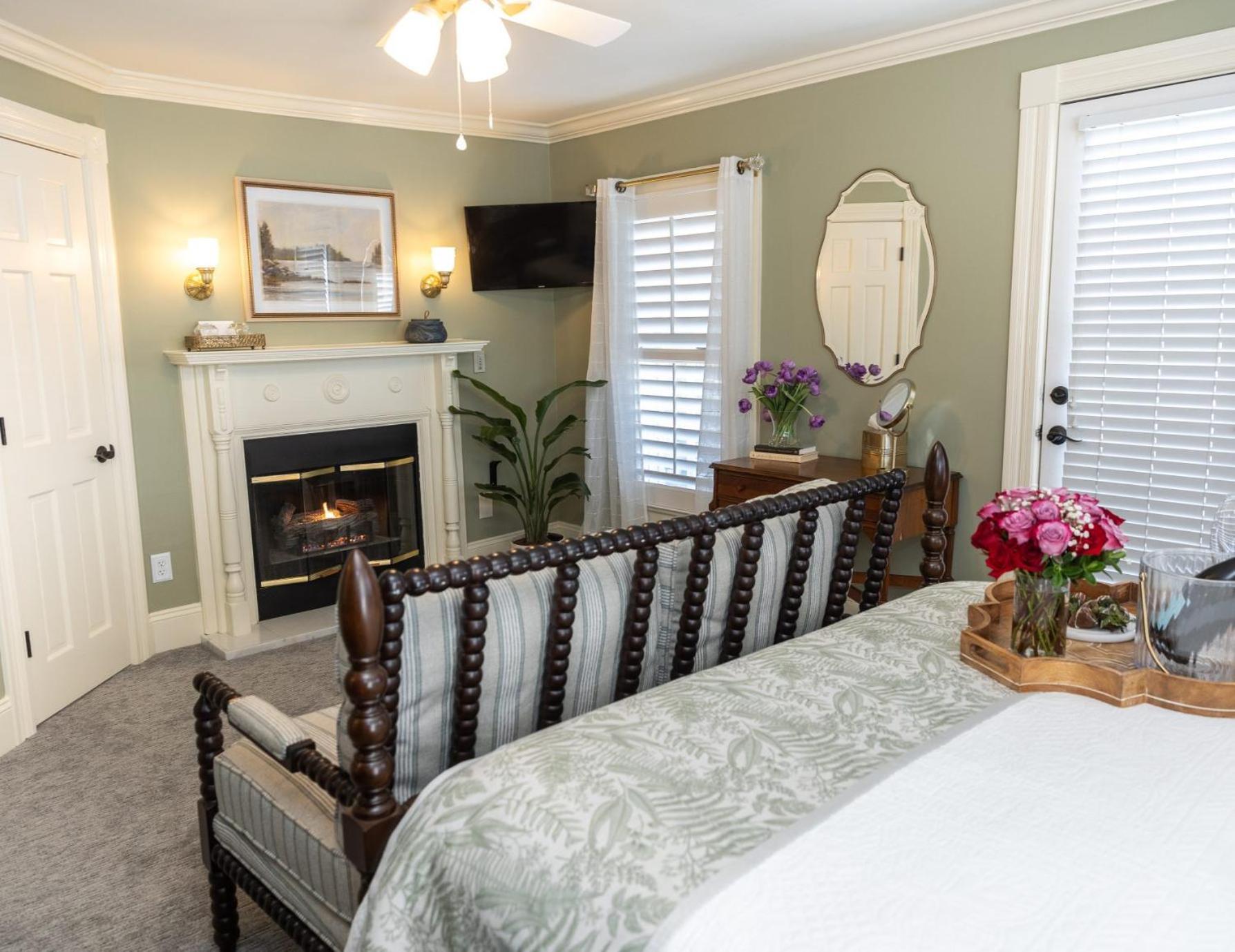 White Doe Inn Bed & Breakfast Manteo Exterior photo