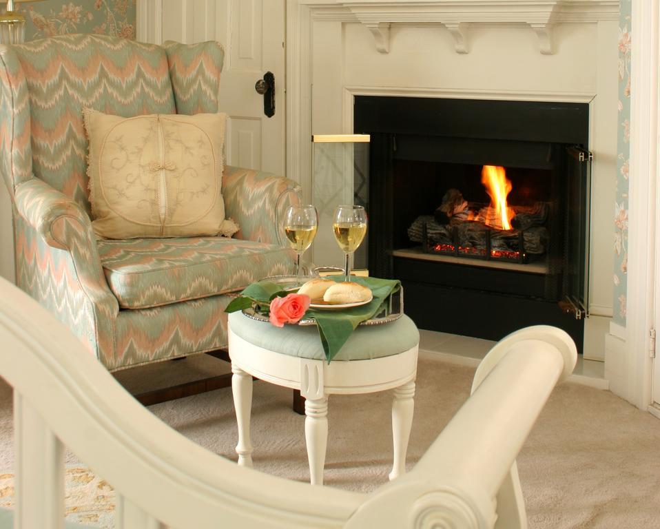 White Doe Inn Bed & Breakfast Manteo Room photo